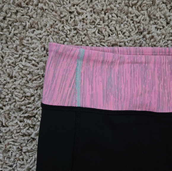 Lululemon Breathe Easy Crop Leggings Black/Pink - size 6 - Picture 8 of 13